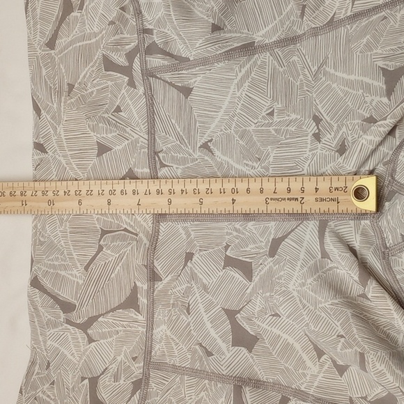 Athleta Womens Leggings Sz M Palms Up for Anything White Grey Pockets Workout - Picture 7 of 8